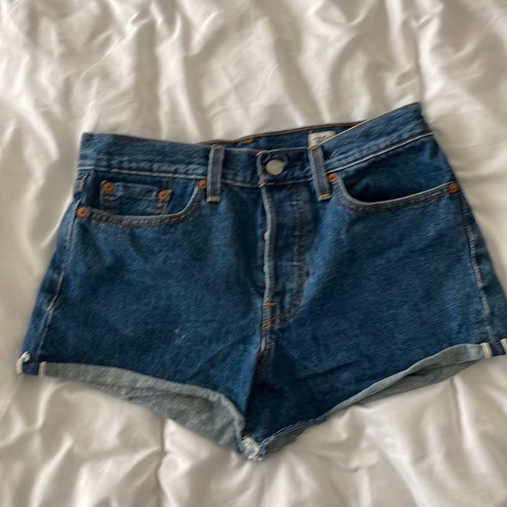 Levi’s White Oak Denim shorts size 27